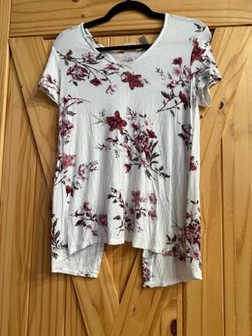 Daytrip White V-Neck Short Sleeve Top with Burgundy Floral Print